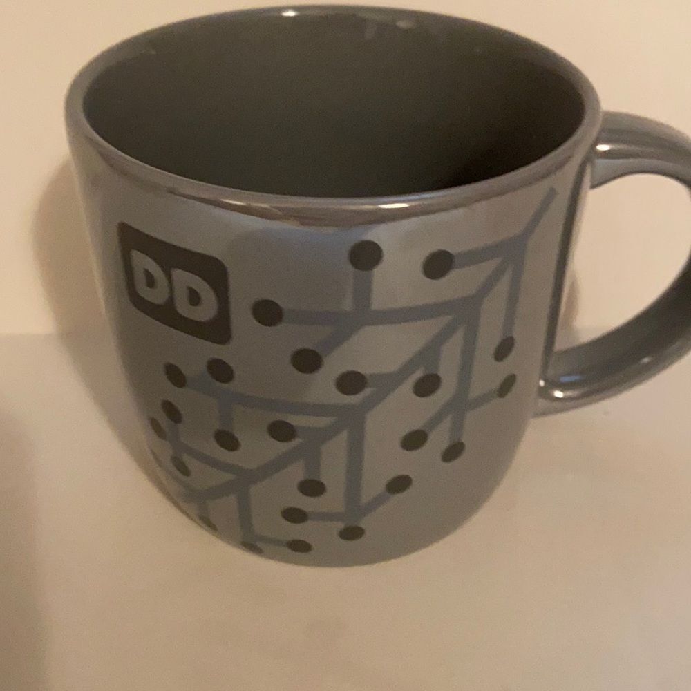 Gray dd Dunkin Donuts mug 14‎ Oz 2014